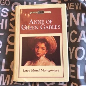 ANNE OF GREEN GABLES BOOK